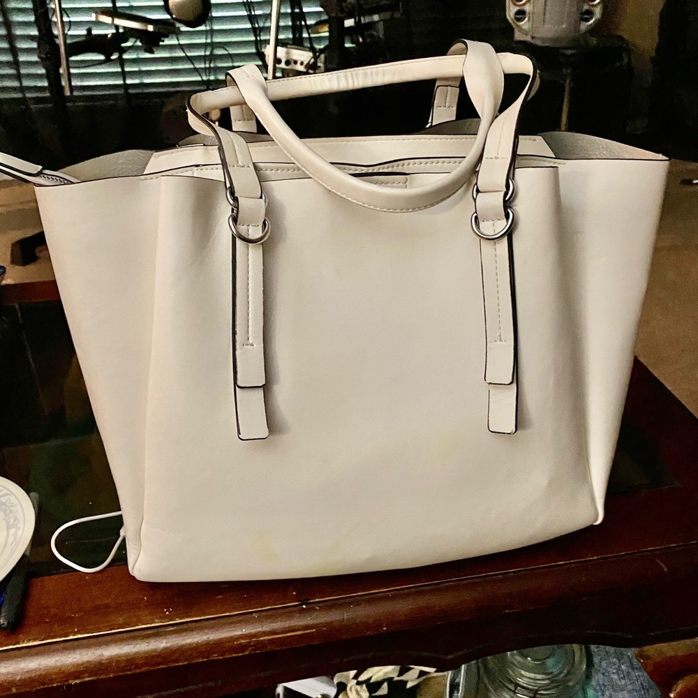 Nine West handbag - like new, excellent condition! Ivory/nude/bone color leather